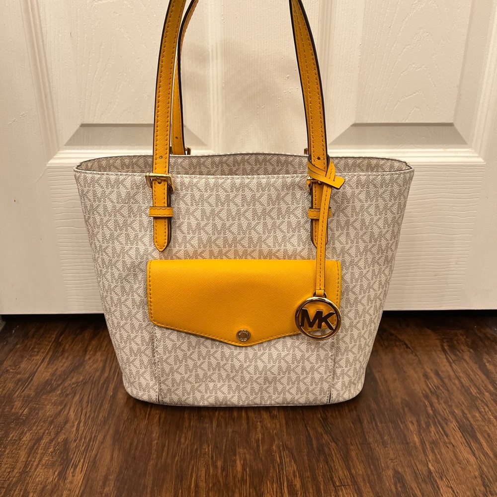 Used great condition MK purse. Yellow/mustard and ivory color. Medium sized. - Picture 4 of 5